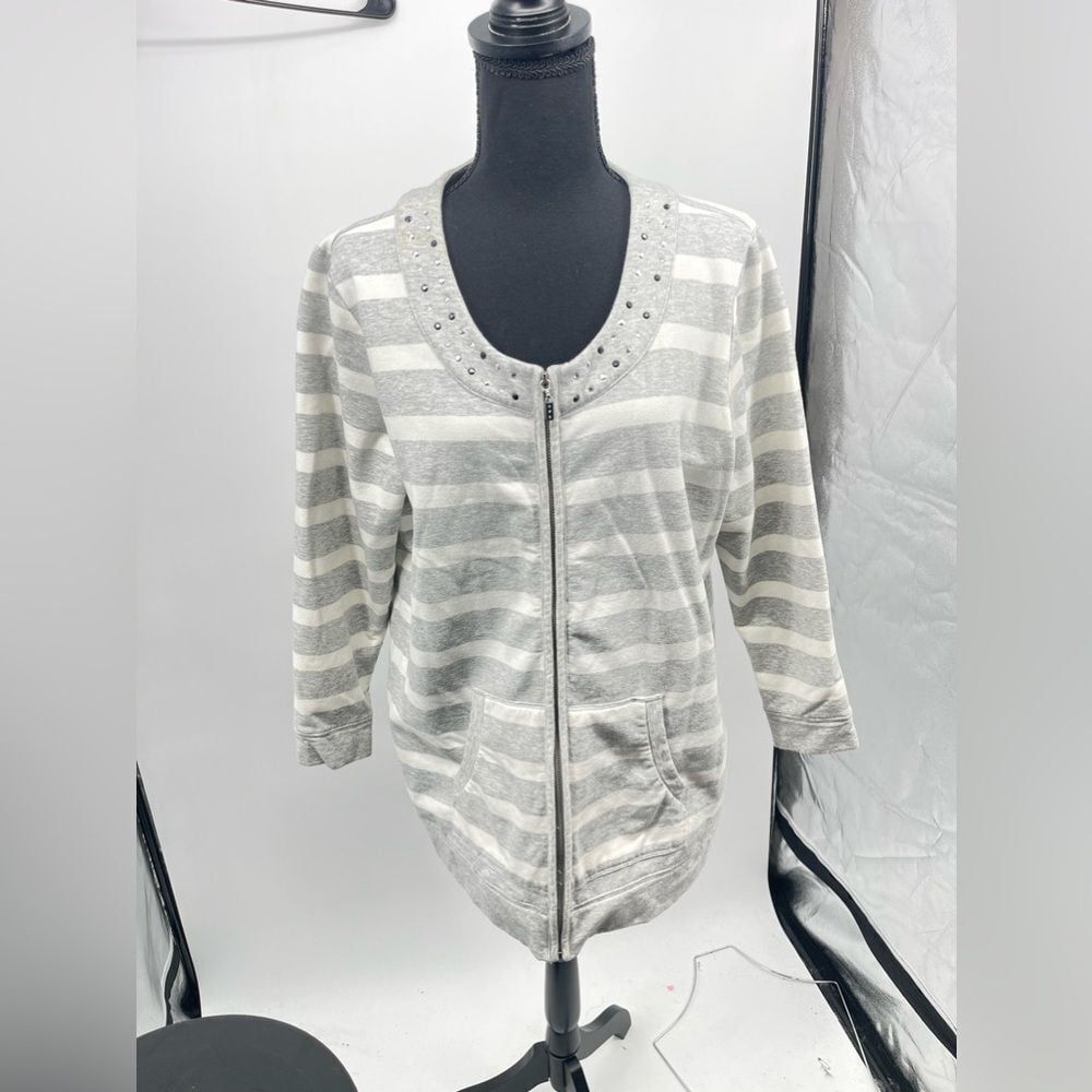 Christopher and banks petite size P/XL gray and white zip up sweater